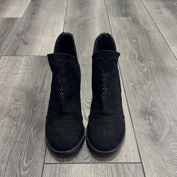 Report Elegant Black Ankle Booties - Picture 6 of 6